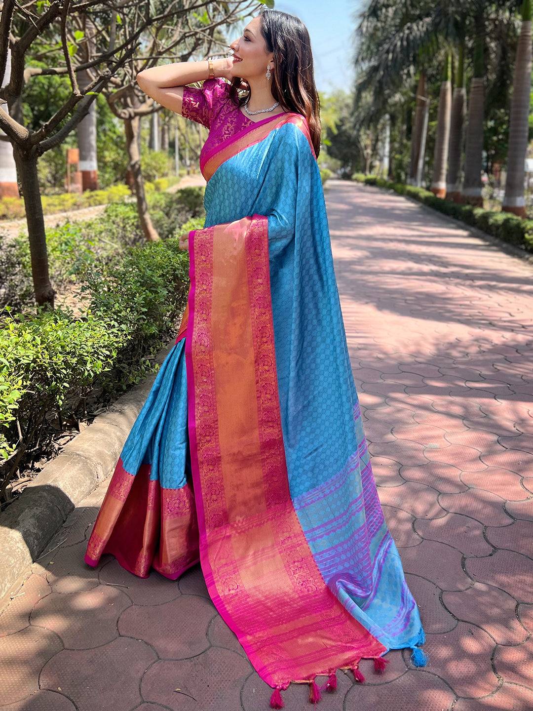 Royal Blue Colour Kanjivaram Aura Soft Silk Saree With Broced Zari Blouse
