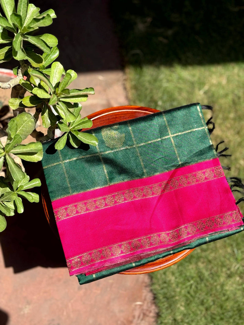 Intricate Paisley Silk Saree With Radiant Pink Pallu