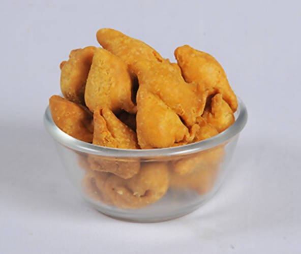Fried snacks in a glass bowl on a white background