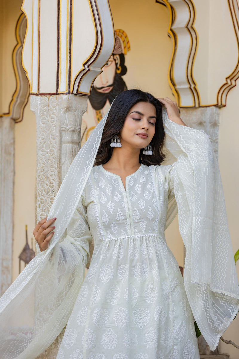 Juniper White Ethnic Motif Printed Cotton Kurta Set With Lace & Thread Work