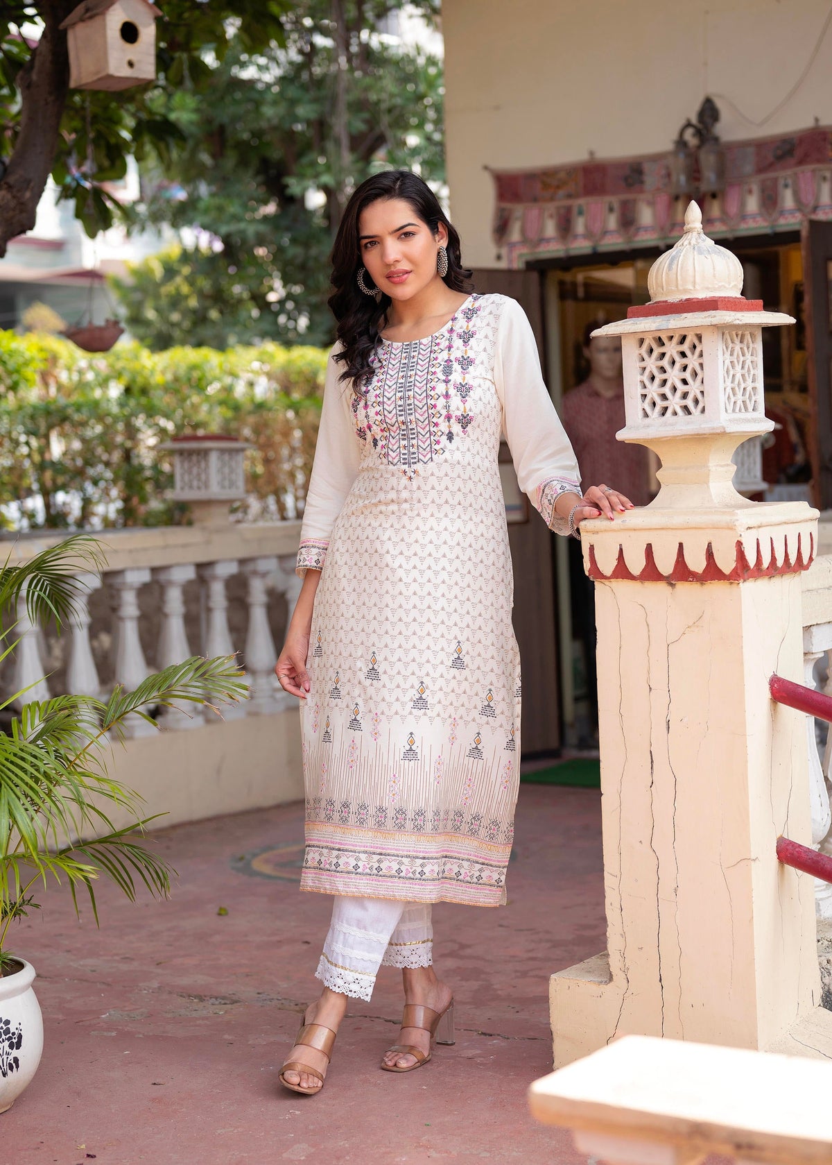 Juniper Off White Viscose Ethnic Motif Kurta With Thread Work