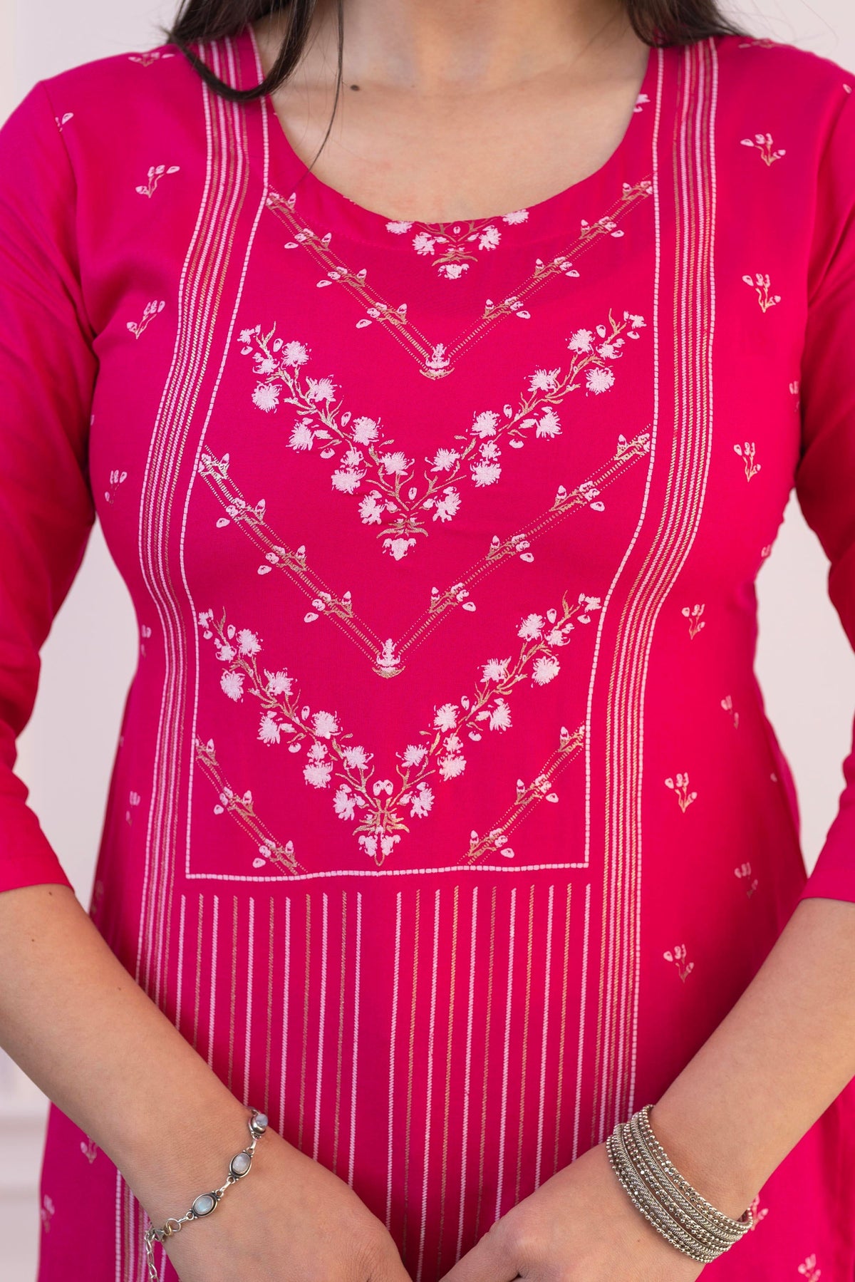 Juniper Fuchsia Printed Viscose Straight Fit Kurta With Round Neck