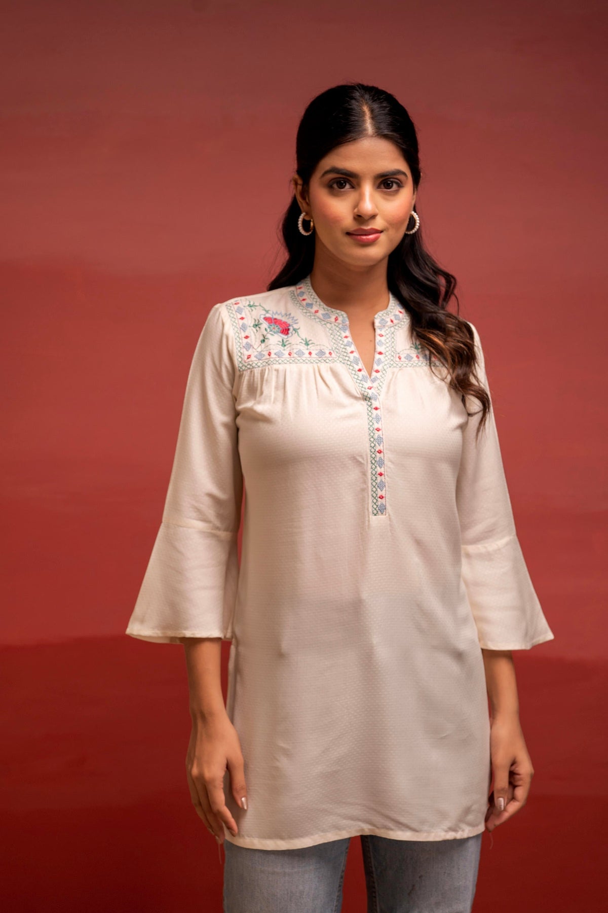 Juniper Off White Solid Viscose Tunic With Thread Work