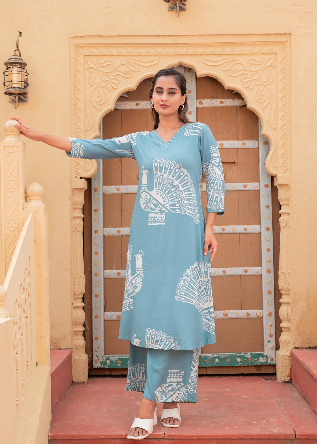Juniper Women'S Blue Animal Print Viscose Kurta & Pant Set With Sequin Work