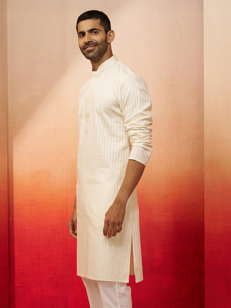 Vastramay Men Cream Cotton Monalisa Embroidered Kurta